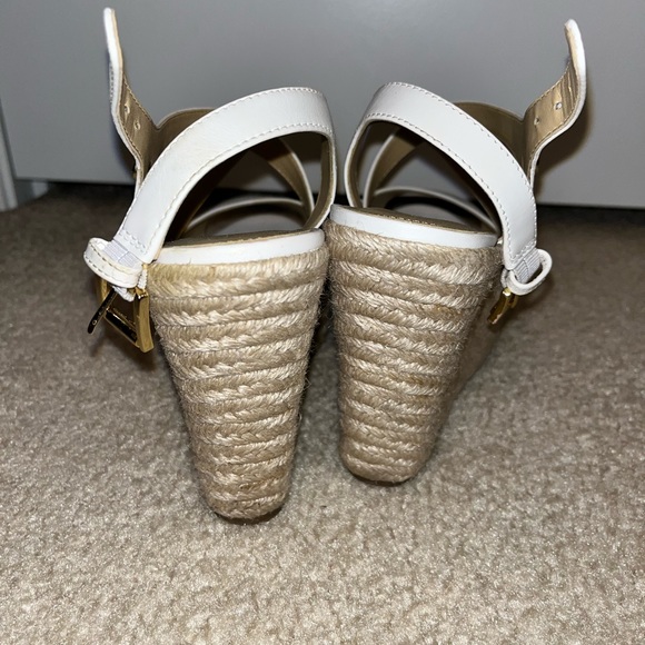 Michael Kors Size 6.5 White Wedges - Picture 5 of 6